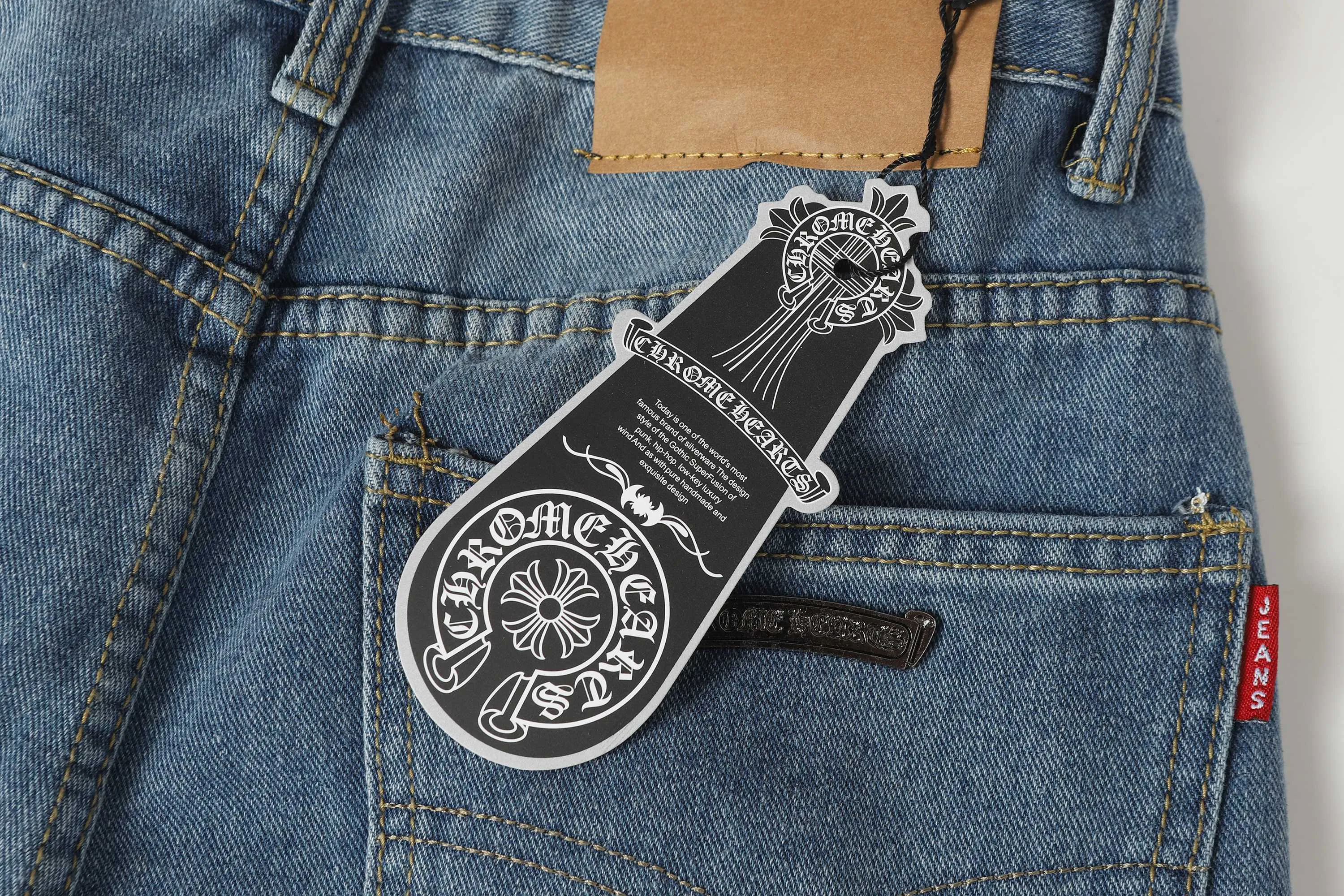 P256 Actual photo [High quality] Coding: LH408 Color: Picture color Size: S to XXXL - Chrome Hearts/Chrome Hearts Classic colored leather cross washed color cloth unisex denim trousers - Vibe style straight stacked god-level version - Carbon fine bias denim color cloth - Old vintage complete set of hardware - Chrome Hearts high version uses high ounce custom fabrics, enzyme washing and soft color fixation, soft and thick to wear The details are all produced by pure hand polishing and craftsmanship. All-over jacquard fabrics have unique design styles. Multiple processes create a full retro feel. Niche unique non-colliding shirts. Customized old spray-painted buttons. Every detail is crafted with craftsmanship. Size Pants length Waist Hips Unit cm S 98 68 100 M 99 72 104 L 100 76 108 XL 101 80 112 XXL 102 84 116 XXXL 103 88 120